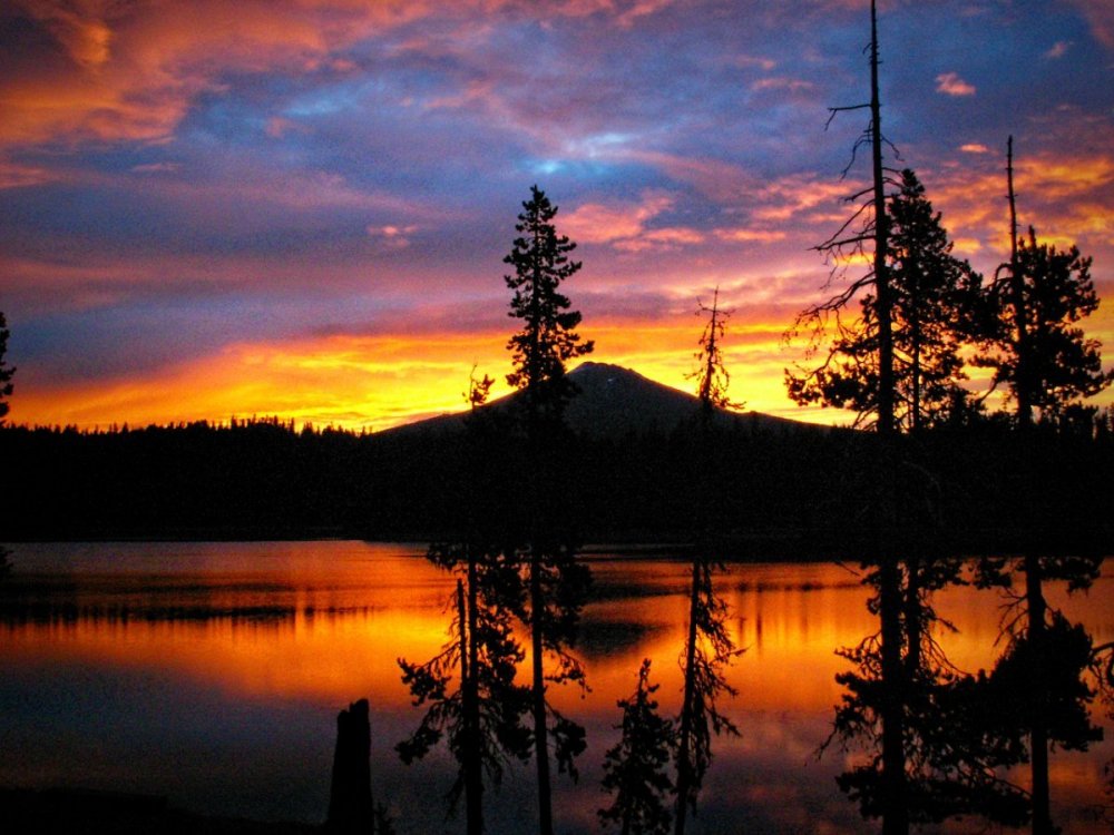 SunriseoverElkLake.thumb.jpg.5aa72ac451770fba2a0cb28c9357b827.jpg